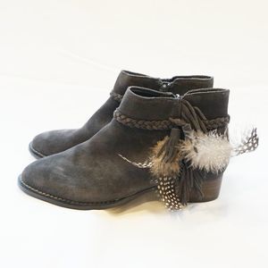 Gianni Bini Womens 6.5 Gray Ankle Booties Feathers & Braid